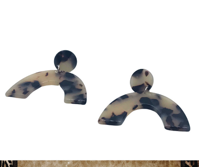 Blonde Tortoise Mod Acrylic Arch Earrings